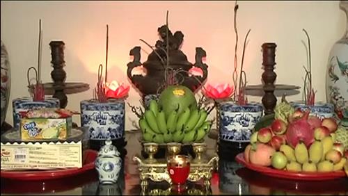 nhung thu khong duoc dat len ban tho