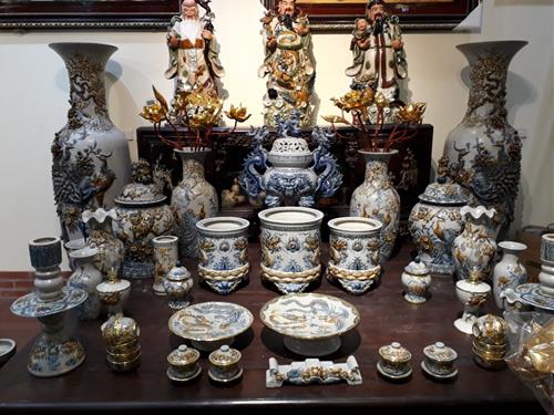 Cach dat 3 hu gao muoi nuoc tren ban tho