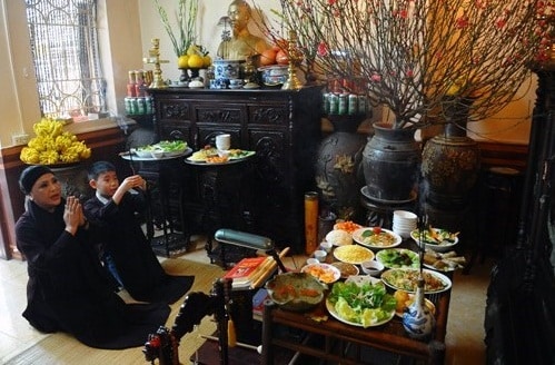 Con gai co duoc tho cung bo me de o nha chong hinh anh 2