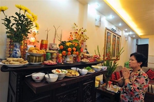 Con gai co duoc tho cung bo me de o nha chong hinh anh