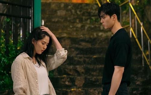 Hanh vi phan cam cua nua kia trong mat 12 con giap