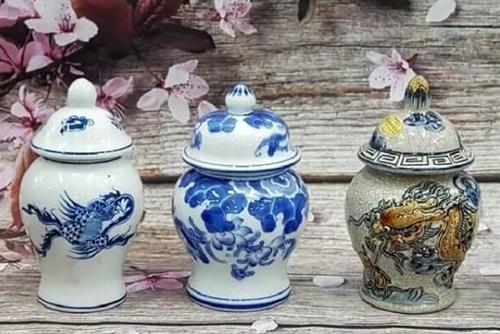 Y nghia 3 hu gao muoi nuoc tren ban tho